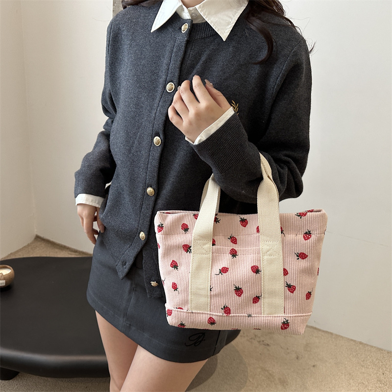 Large-capacity simple tote bag 2025 new style fashionable and cute Korean-style single-shoulder bag trendy strawberry print handbag details Picture