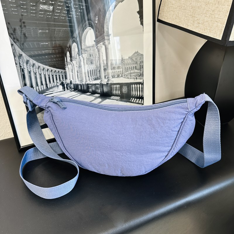 The same style women's crossbody bag as the U family fitting room, summer versatile women's dumpling bag, student single-shoulder bag factory supply full figure