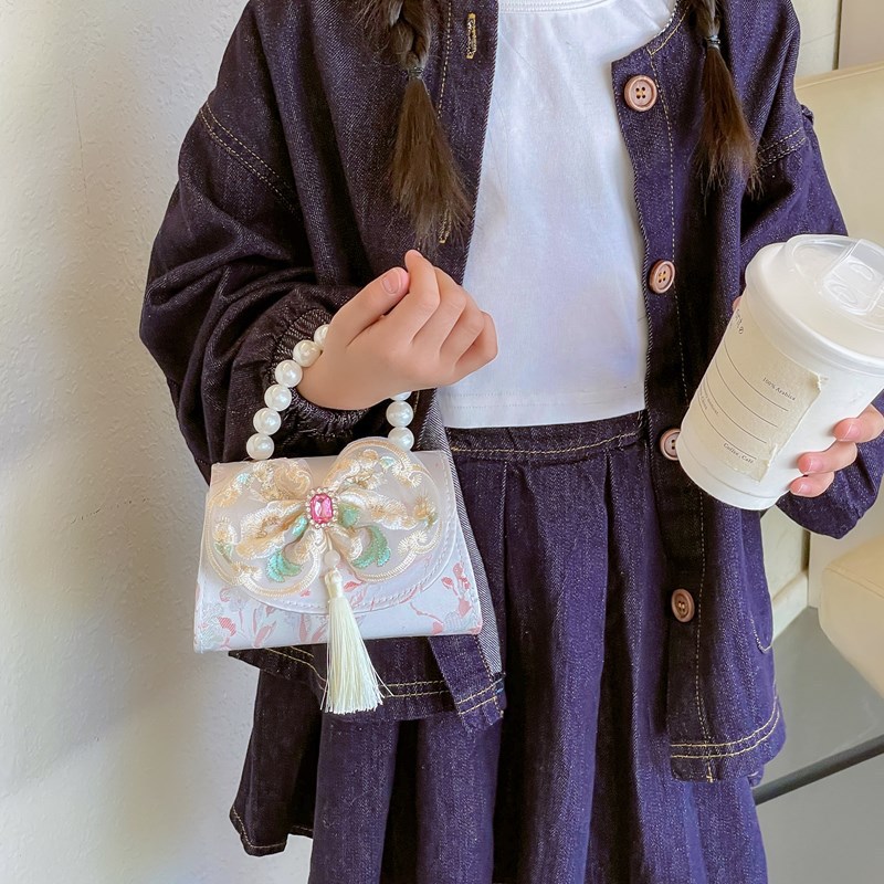 Cute pearl bow children's bag, new ancient-style tassel handbag, traditional Chinese style colorful diamond-encrusted single-shoulder bag Application Scenario