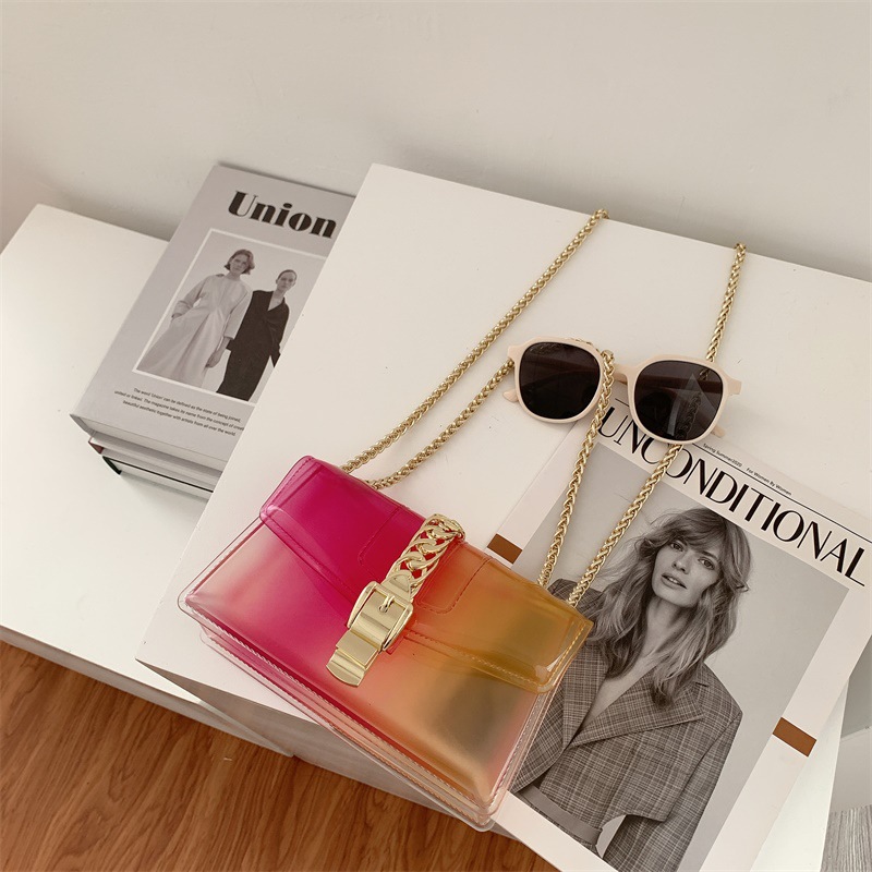Summer 2025 new gradient jelly bag, fashionable color-blocking chain bag, crossbody single-shoulder bag, ladies' small bag Application Scenario