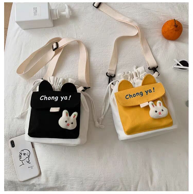 "2020 New style canvas bags for foreign trade, Korean style creative and fashionable shoulder bags, crossbody bags, one-piece consignment. full figure