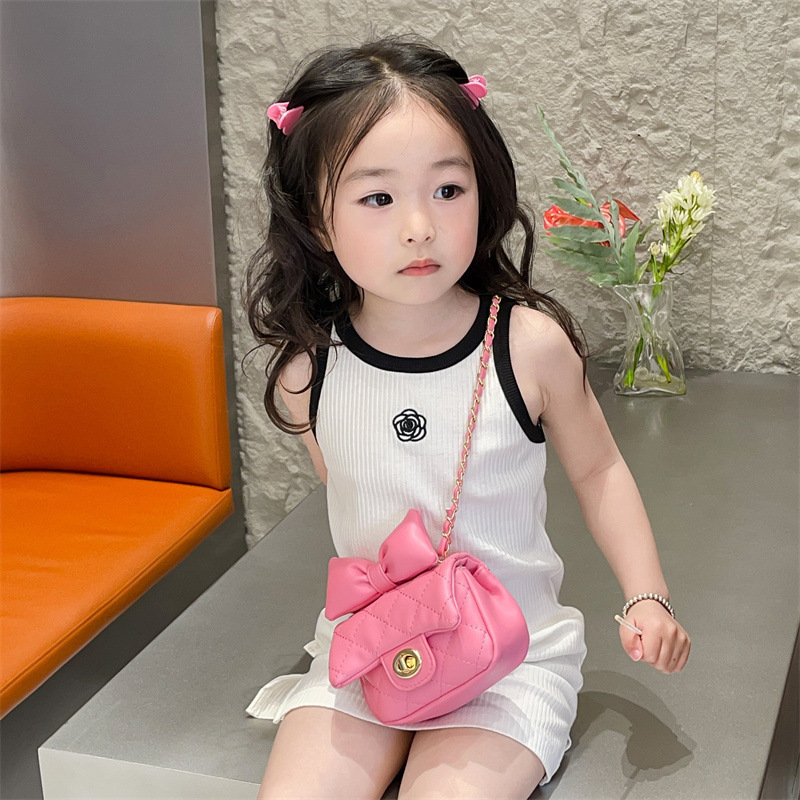 2024 New Princess Children's Bag, Girls' Bow, Chanel-style mini Chain crossbody bag, Little Girls' bag full figure