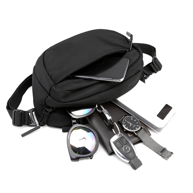 New sporty vest bag, casual, fashionable and simple waist bag, large-capacity trendy chest bag, fashionable and elegant men's bag Application Scenario