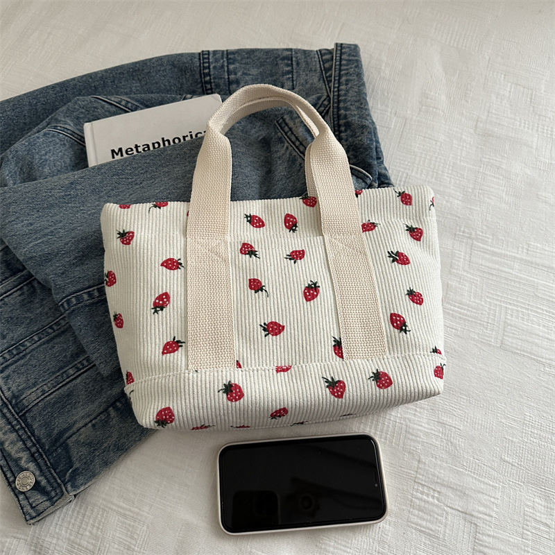 Large-capacity simple tote bag 2025 new style fashionable and cute Korean-style single-shoulder bag trendy strawberry print handbag Application Scenario
