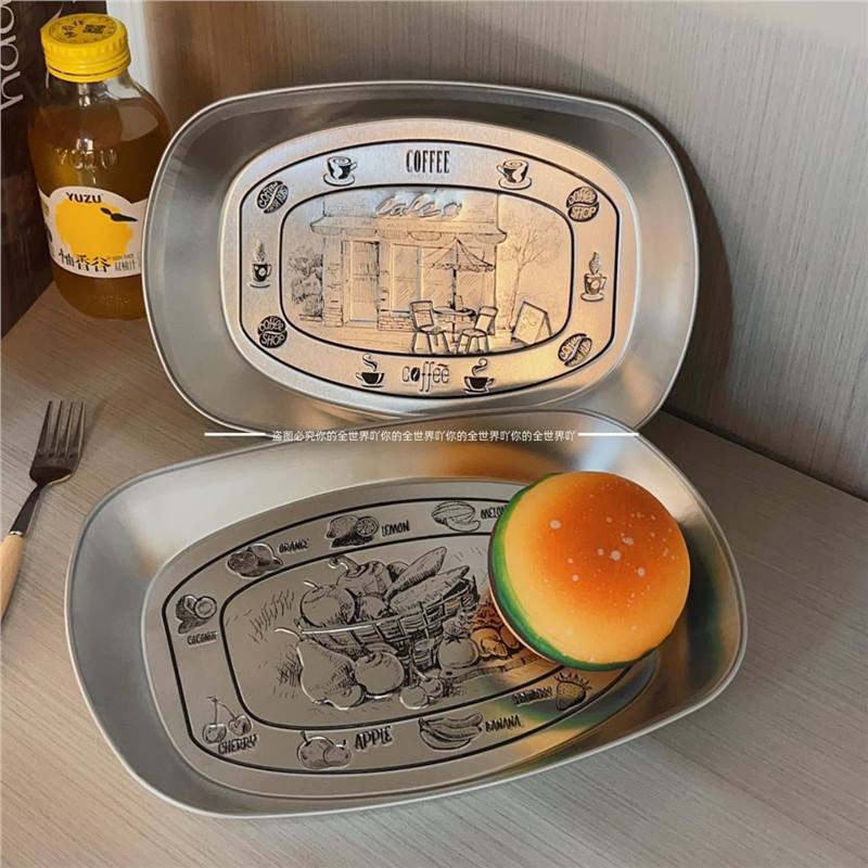 Creative retro tinplate trays, fruit plates, American metal candies, snacks, pastry plates, miscellaneous plates, camping tableware Application Scenario