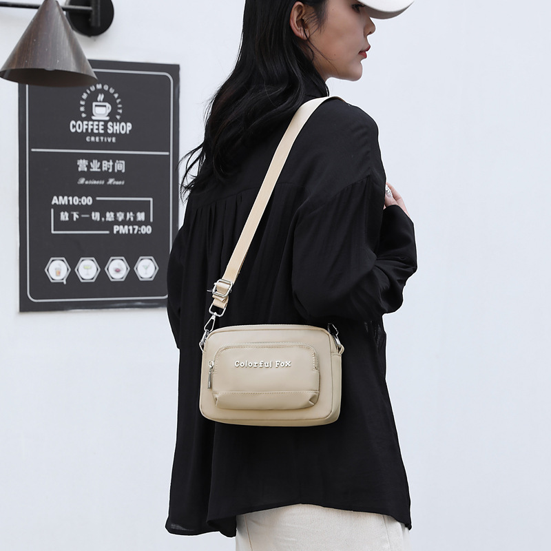 Colorful Fox's new summer women's single-shoulder bag is fashionable, simple, multi-layered casual bag and versatile mobile phone crossbody bag details Picture