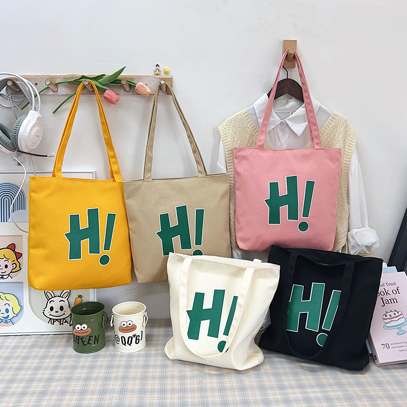 A trendy and versatile canvas bag for women, a new 2024 commuter single-shoulder underarm bag with fashionable letter print full figure