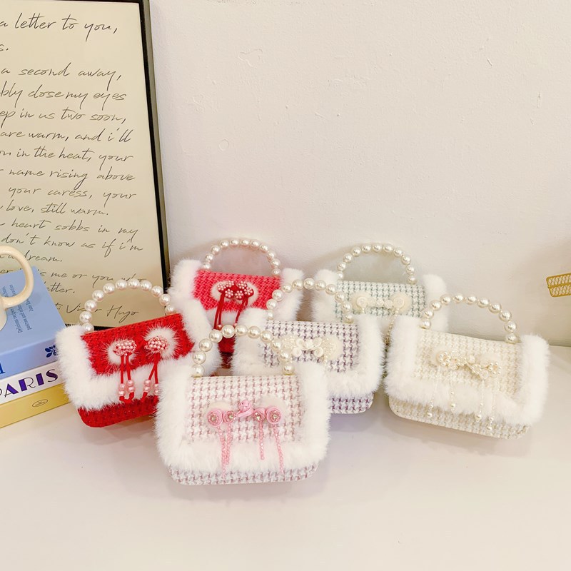 The 2025 new children's New Year bag is stylish, cute for little girls, a crossbody bag for girls, and a red New Year greeting bag for princess babies details Picture