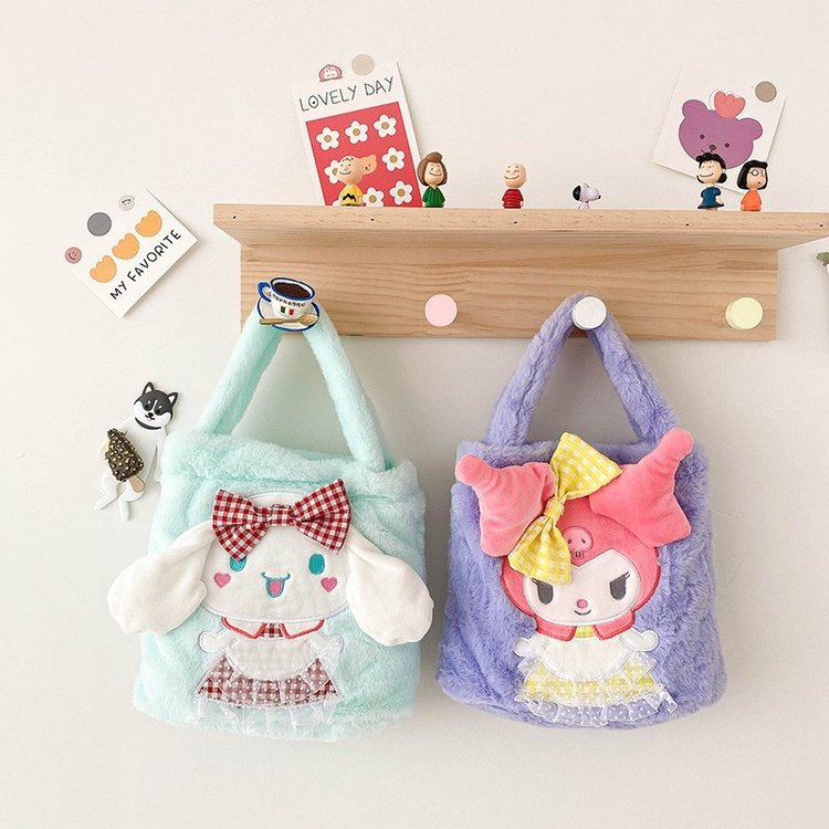 Trendy children's plush bags are in fashion and popularity. Winter children's plush bucket bags, handbags, cartoon little animals, girls' street style full figure