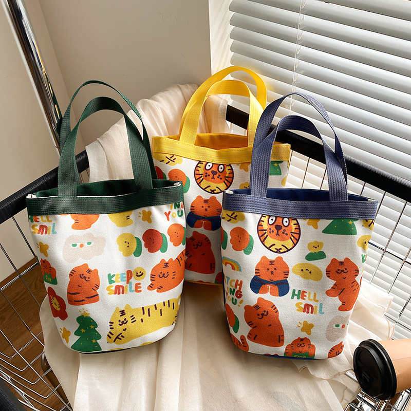 Japanese-style cute little tiger illustration bucket bag 2022 new style fresh and cute girl handbag, simple bento bag for girls full figure