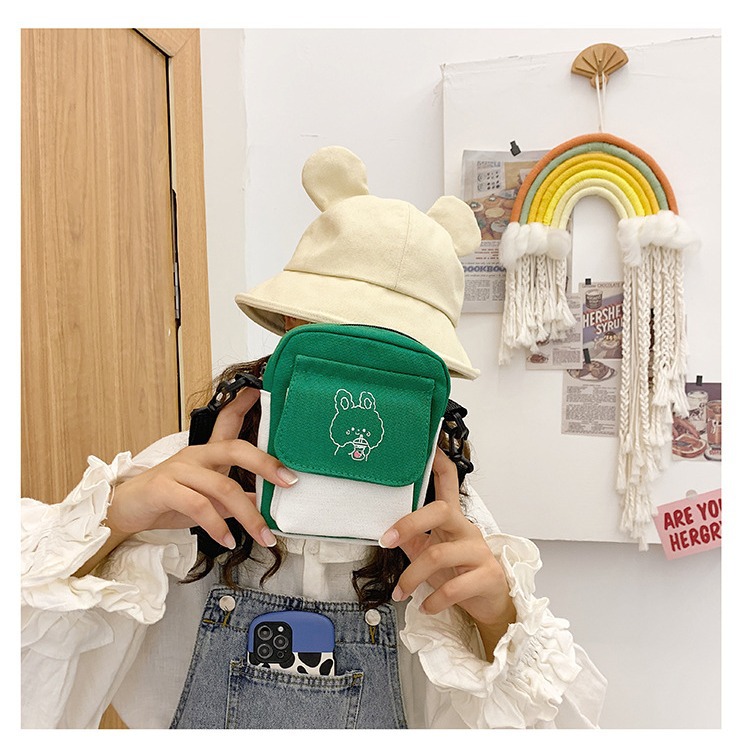 A cute student daily single-shoulder bag 2024 new small-capacity casual canvas bag with a fresh and contrasting color crossbody Application Scenario