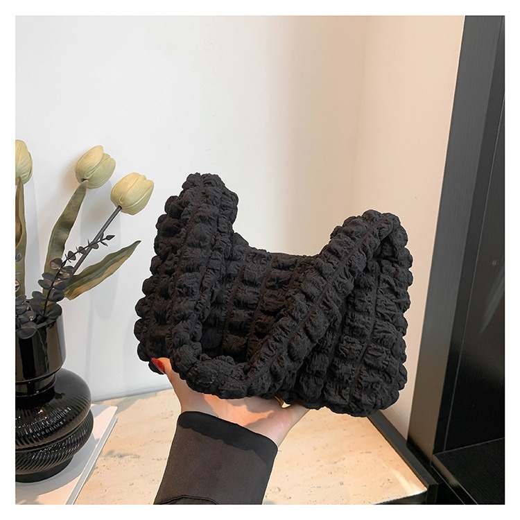 The 2024 new cute bubble single-shoulder bag for trendy women, the Korean-style simple underarm bag, and the versatile hand-held dumpling bag Specification drawing