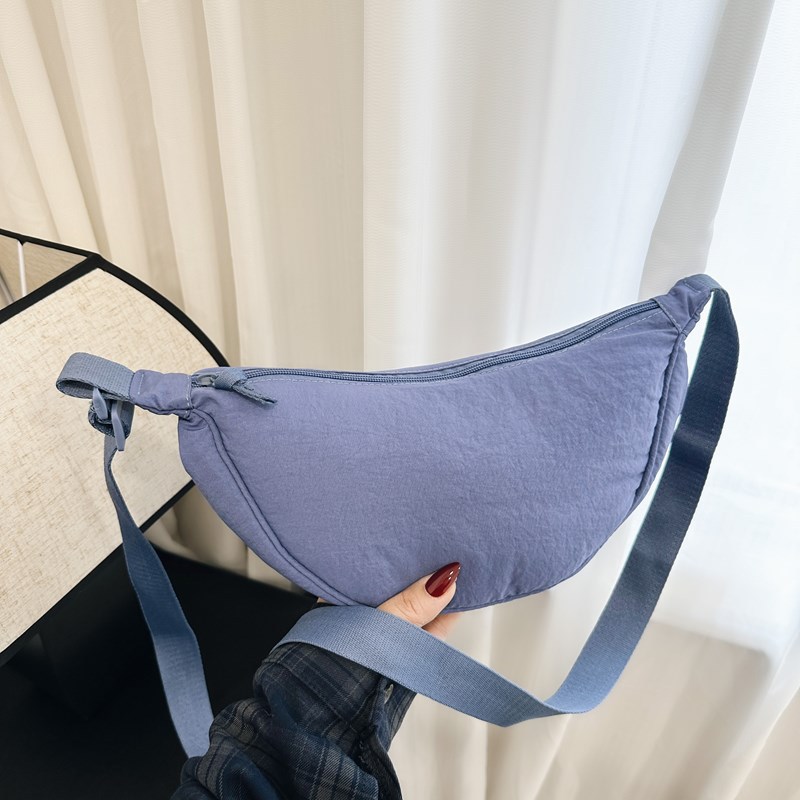 The same style women's crossbody bag as the U family fitting room, summer versatile women's dumpling bag, student single-shoulder bag factory supply Application Scenario