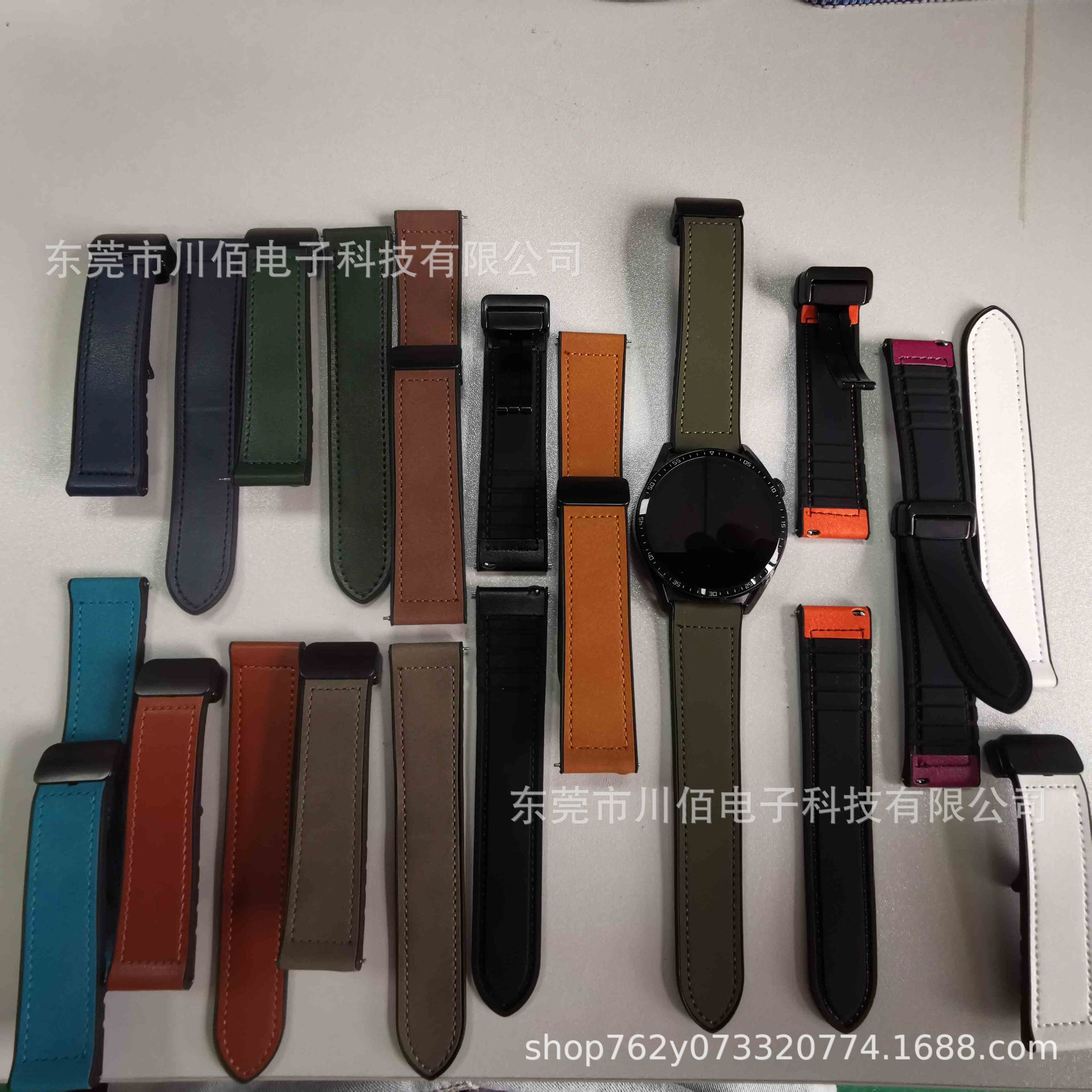 Suitable for Huawei, Samsung and Honor universal 2022MM silicone watch strap, Crazy Horse patterned leather magnetic clasp watch strap details Picture