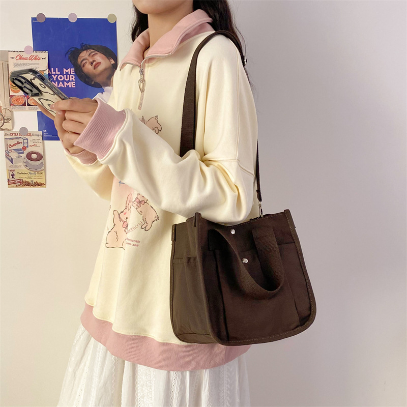 Casual Japanese-style small bag 2024 Summer new student solid color canvas crossbody bag, women's single-shoulder hand-held small square bag Application Scenario