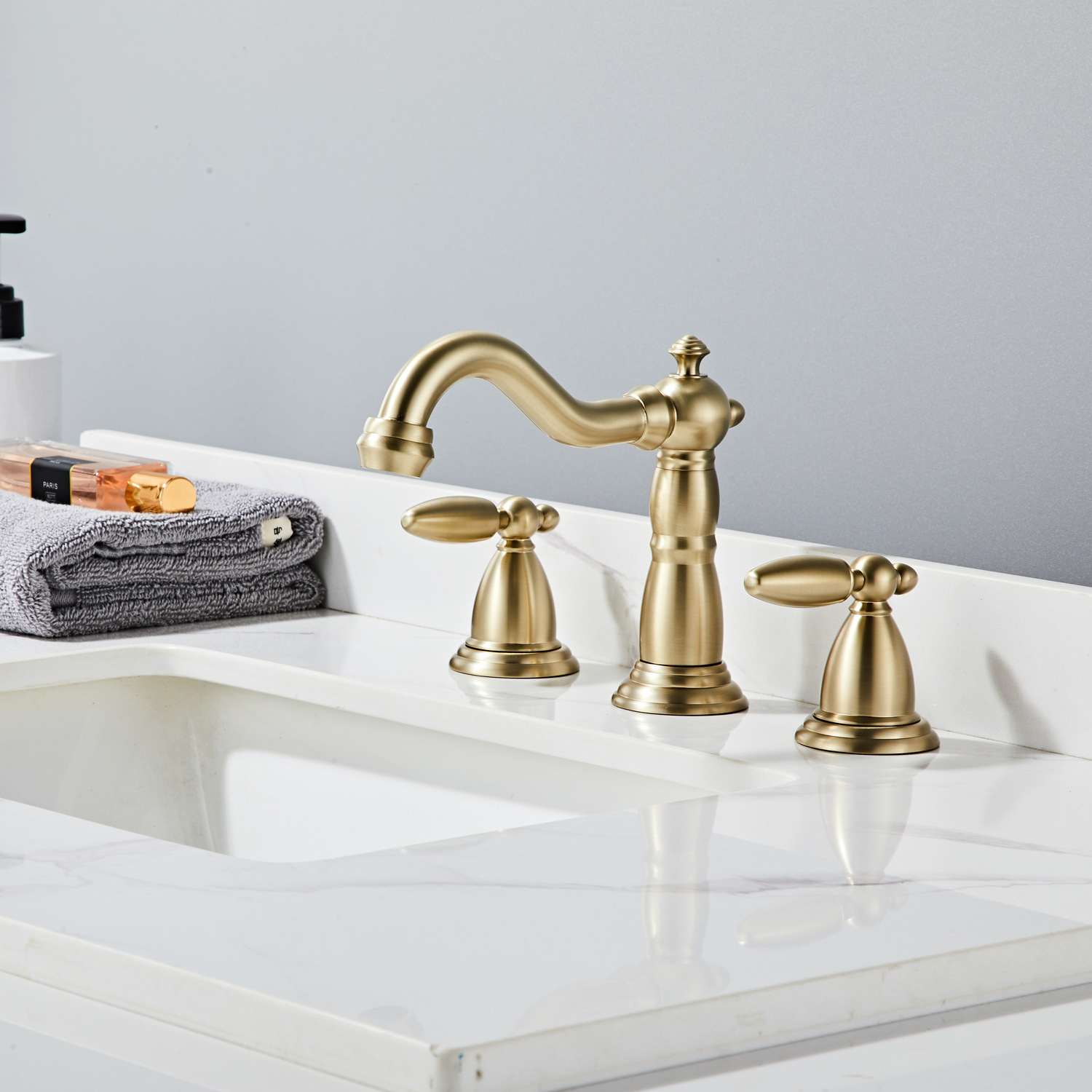 European-style brushed golden copper antique bathroom basin, hot and cold water faucet, double handle, retro faucet three-piece set Application Scenario