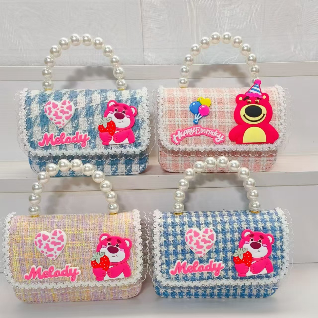 Pearl handbag, strawberry bear children's bag, crossbody loose change accessory bag, little girl lucky money bag, chain small square bag full figure