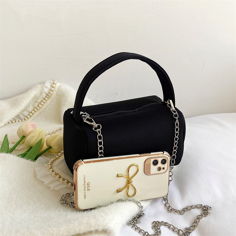Women's bag 2021 New style crossbody bag, fashionable hand-carry, elegant and individual, fashionable single-shoulder mini underarm bag, trendy bag Application Scenario