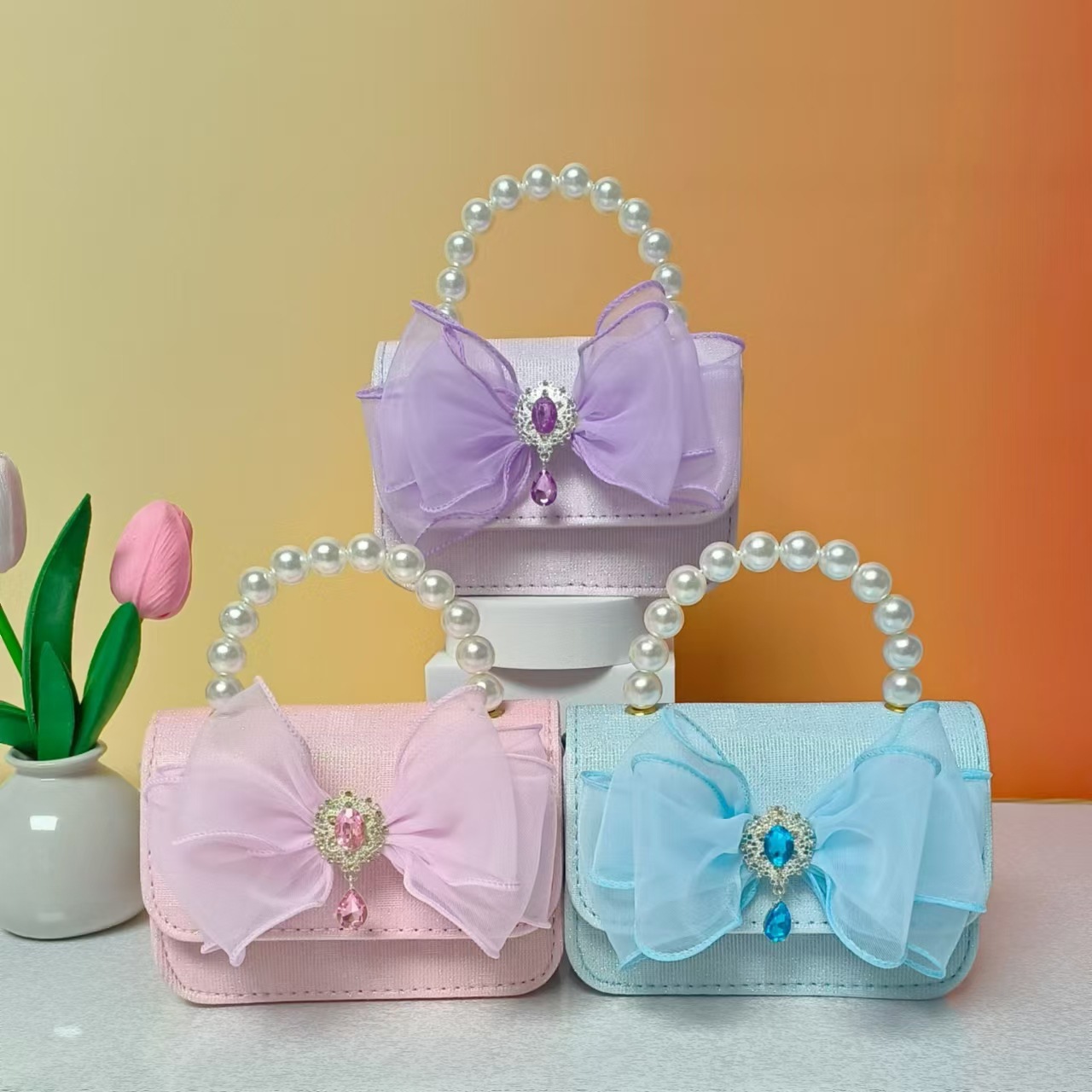 Bow pearl handbag, princess single-shoulder crossbody coin accessory bag, girl's fine, chanel-style children's gift Application Scenario