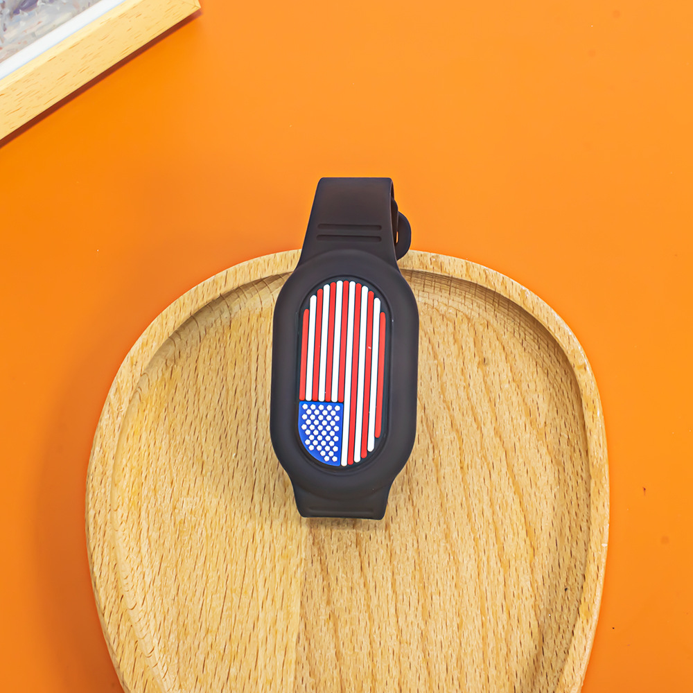 Suitable for SAMSUNG Galaxy SmartTag2 anti-loss device waterproof silicone wristband patch Cartoon style Specification drawing