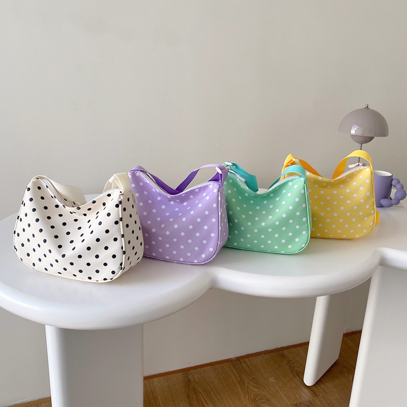 A new niche design bag for women in the summer of 2023, a fresh and spotted bag for students, a casual single-shoulder crossbody bag full figure