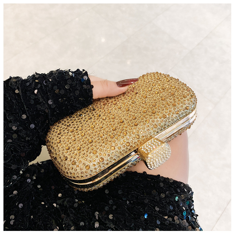 New cross-border fashionable ladies' clutch bag, evening dress bag with dazzling and luxurious rhinestone decoration, elegant and stylish dinner bag Application Scenario