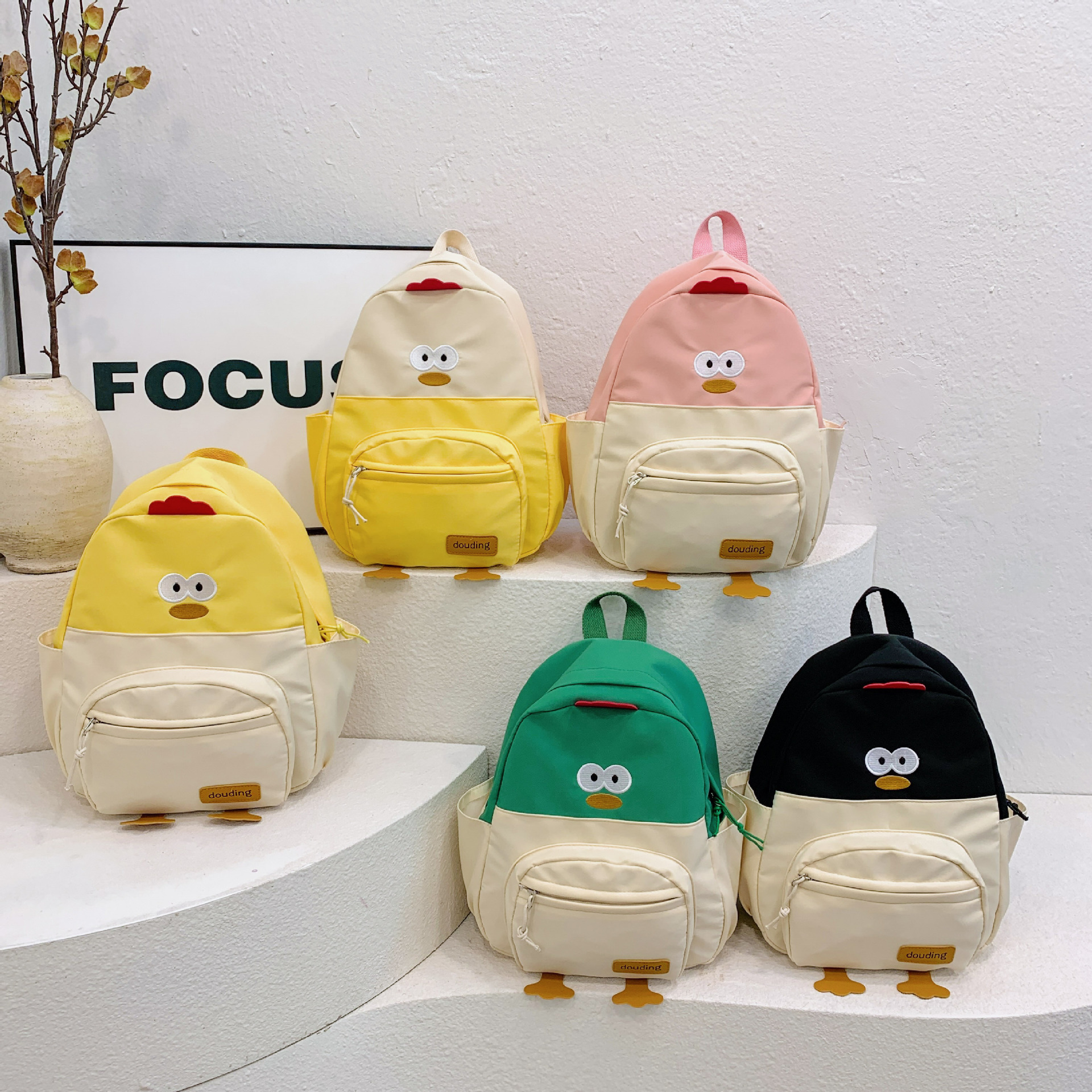 Trendy children's bags, cute for boys and girls, little chickens, baby backpacks, canvas, cartoon schoolbags for kindergartens and primary school students full figure