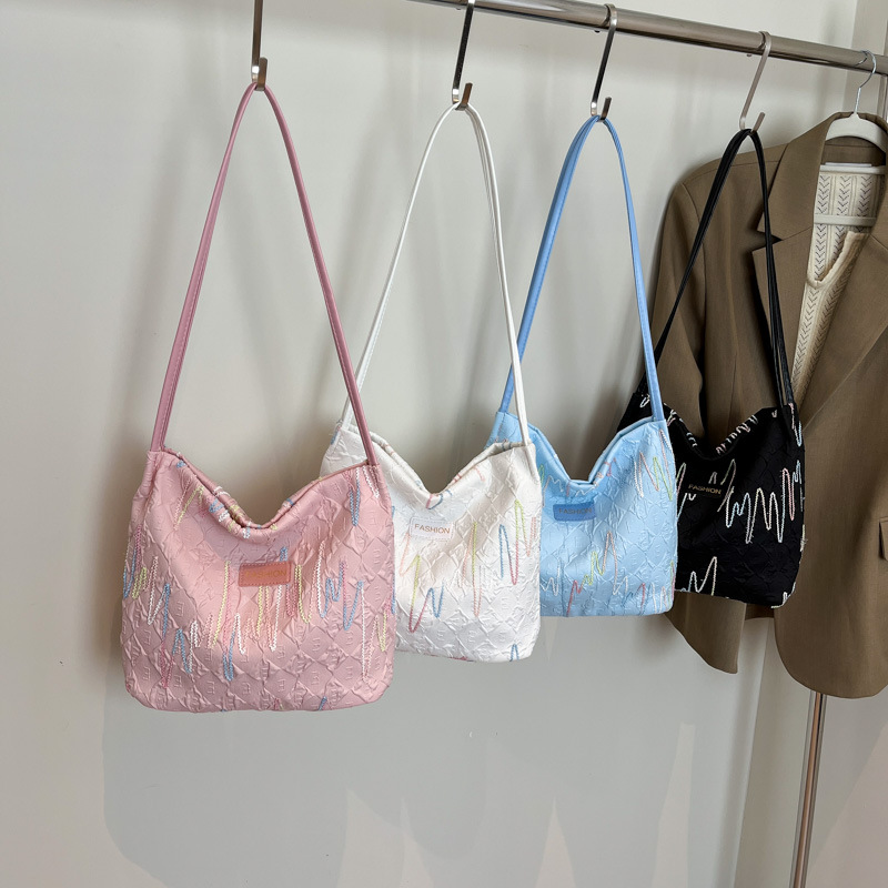 Korean design sense single-shoulder bag for women, 2025 new large-capacity commuter casual underarm bag, student class cloth bag full figure