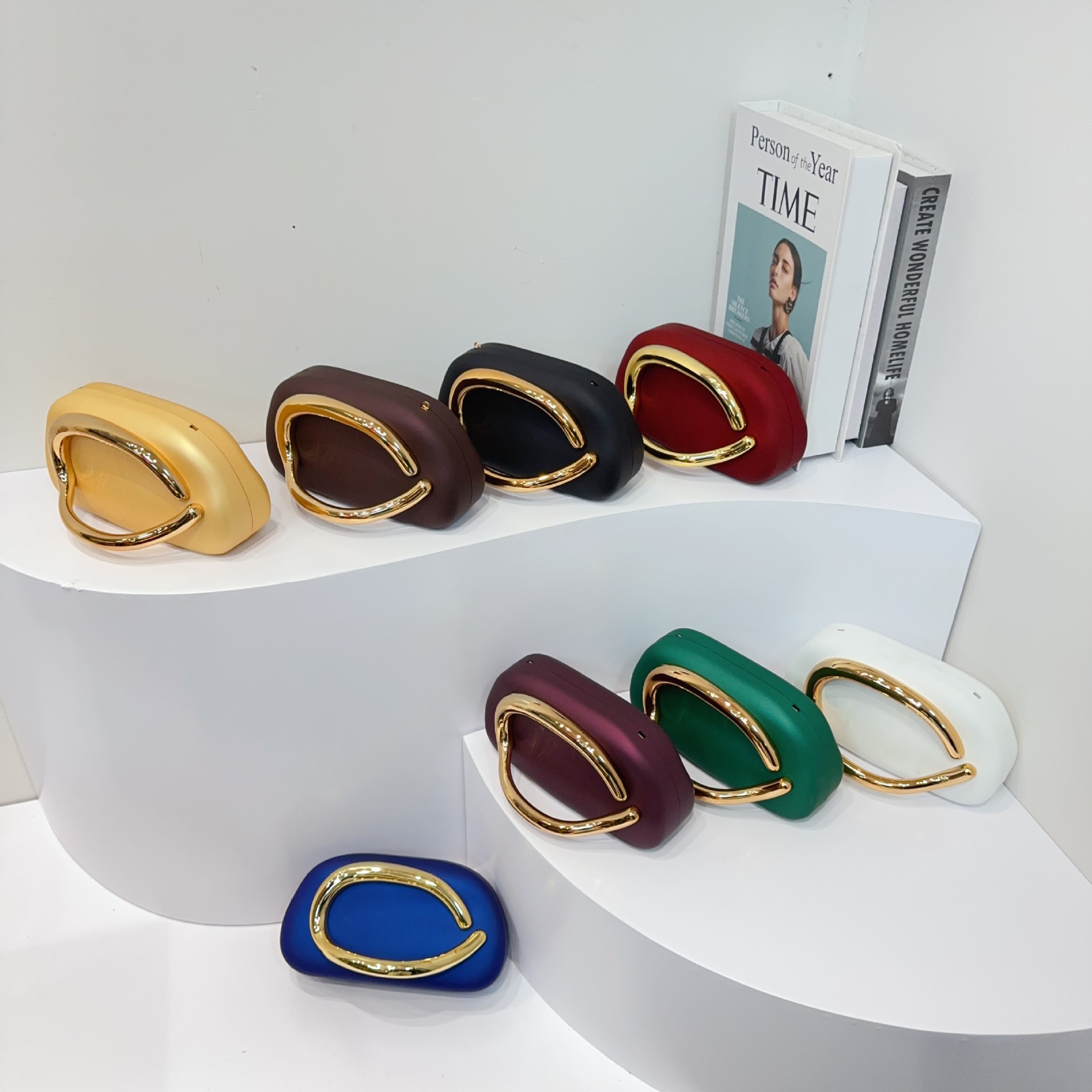 European and American cross-border trend classic round box clutch, dinner bag, acrylic bag, retro metal handle, single-shoulder crossbody full figure