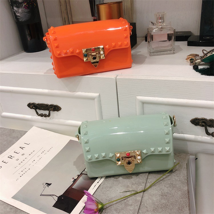 Summer 2025 new macaron jelly bag, pvc rivet drill mini square bag, crossbody seaside single-shoulder bag Specification drawing