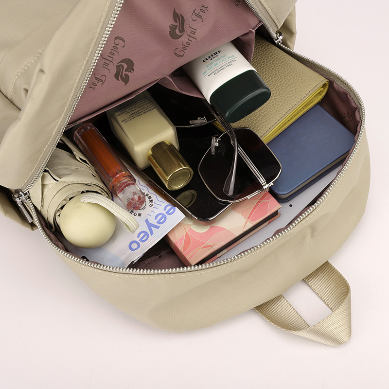 Colorful Fox's new large-capacity backpack, a simple and elegant outdoor casual backpack for women, and a lightweight school bag for students Application Scenario