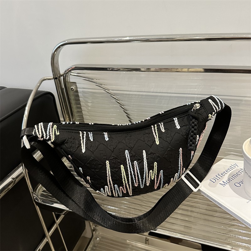The new 2024 fashionable canvas versatile dumpling bag, a simple and stylish single-shoulder bag for commuting ladies with a high level of appearance Application Scenario