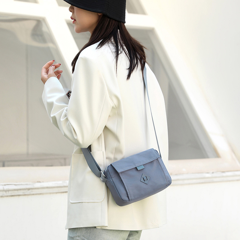 Colorful Fox custom LOGO women's single-shoulder bag, Korean-style fashionable and trendy crossbody bag, mobile phone key case details Picture