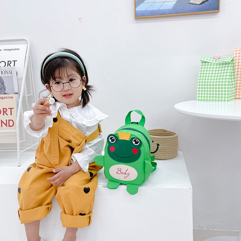 Kindergarten schoolbag for children, boys and girls, 1-3-5 years old, anti-wandering rope, cute frog, double-shoulder baby small backpack Application Scenario