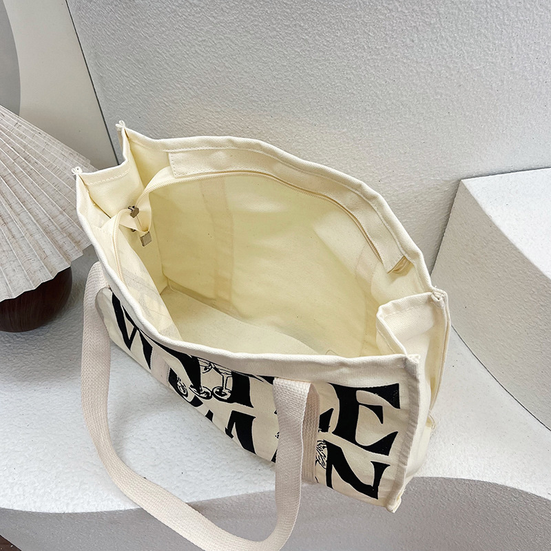 Fashionable painted and printed canvas bag, versatile handbag, new lettered student tote bag, mommy single-shoulder bag Application Scenario