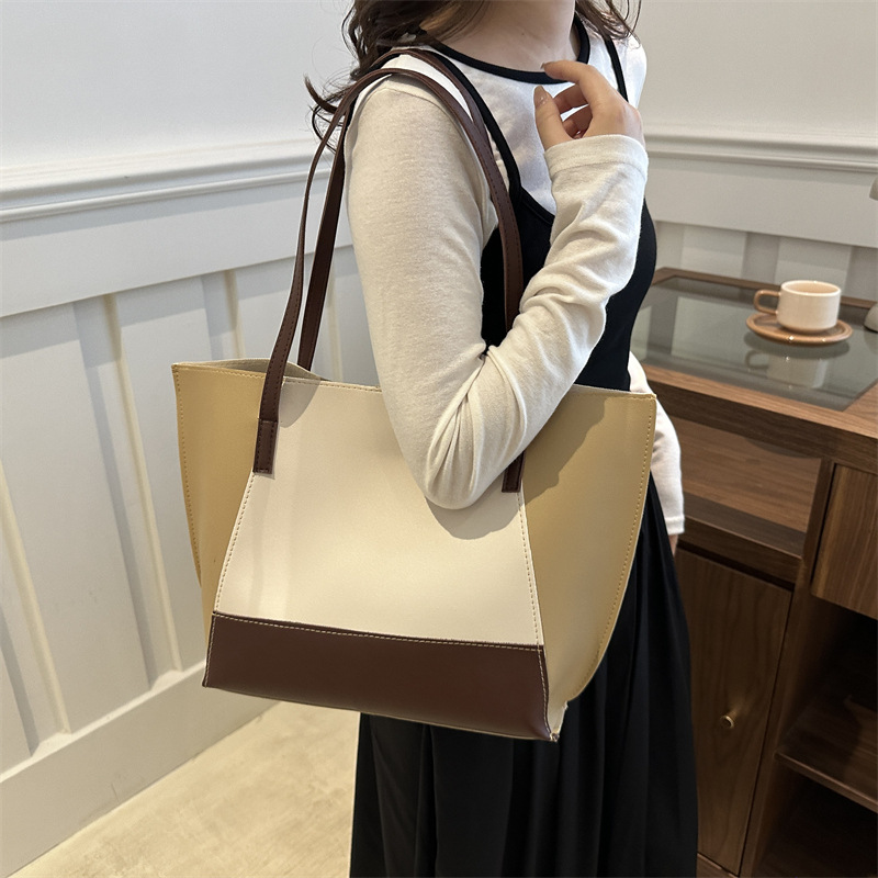 A new minimalist and stylish tote bag with a contrasting color scheme for commuting, a versatile and elegant shoulder bag for women Specification drawing