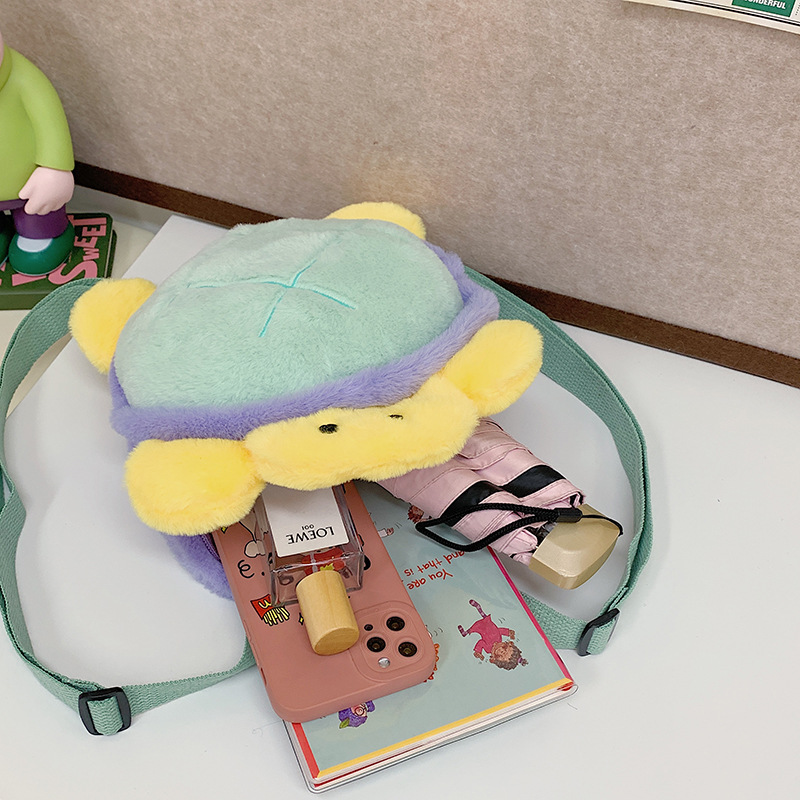 Cartoon plush toy backpack, new autumn and winter style, cute and girlish girl backpack, fashionable storage small backpack wholesale Application Scenario