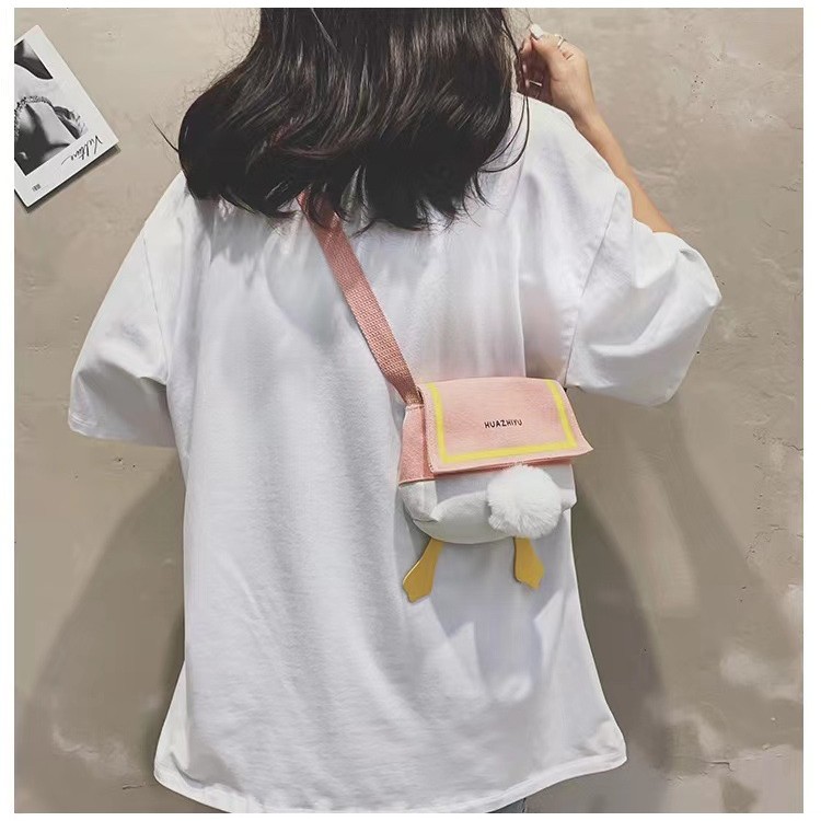 2024 New trendy duck-bottom cute canvas Korean-style cartoon parent-child fashionable and artistic single-shoulder crossbody women's bag Application Scenario
