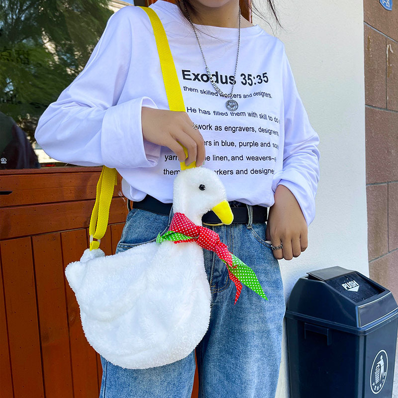 Wholesale children's duck duck bag for girls 2021 New Korean style cute plush single-shoulder bag, fashionable cartoon duck crossbody bag full figure