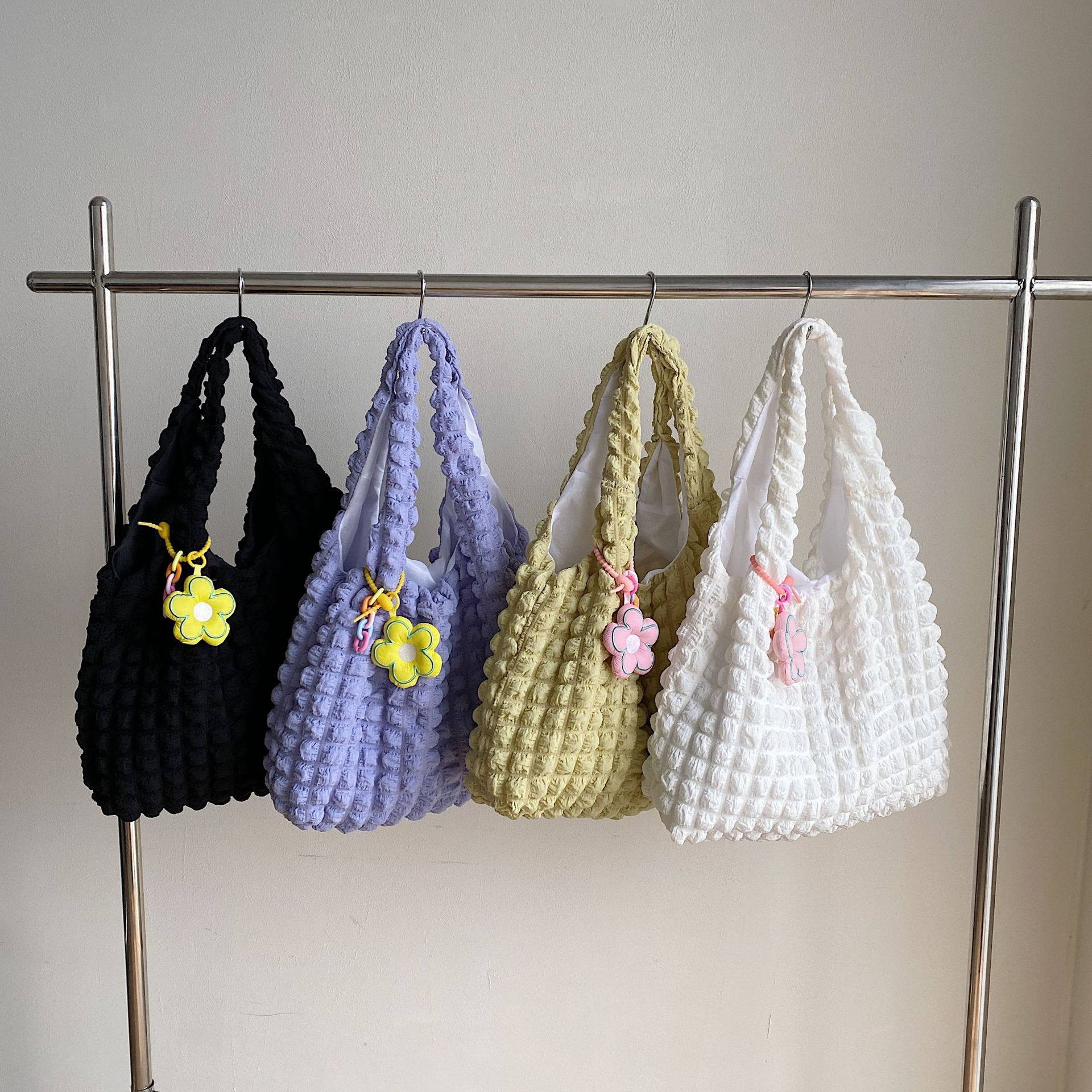 Stylish cloud bubble flower single-shoulder bag, vest bag, simple pleated bag for female students, bubble woven cloud bag full figure