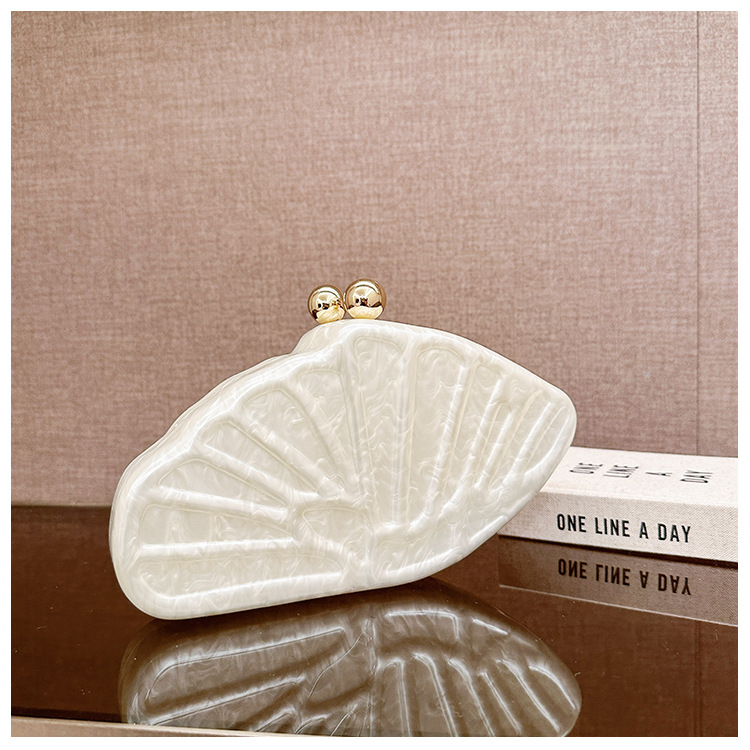 Cross-border foreign trade ladies' new European and American diagonal cross bag, shell fan-shaped acrylic bag, fashionable wedding and dinner hand-held bag details Picture