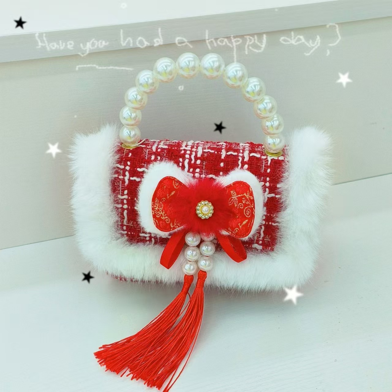 A red princess bag for New Year greetings, a cute single-shoulder crossbody bag for girls, a pearl hand-held coin purse, a traditional Chinese festival gift Specification drawing