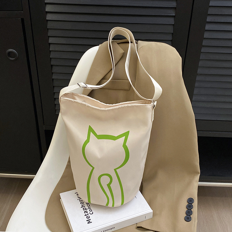 Cute cat crossbody bag, women's lightweight canvas bucket bag, 2025 new summer casual and versatile student single-shoulder bag full figure