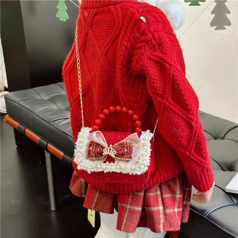 New Year's big red small square bag, children's pearl handbag, cute bow chain bag for babies, girls' coin purse Application Scenario