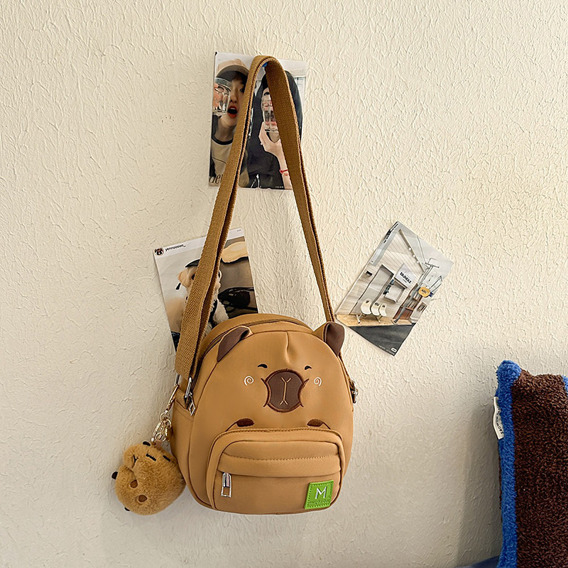 Japanese-style cute capybara single-shoulder bag 2025 new cartoon Capibara mini crossbody bag soft and cute little crossbody bag for girls Application Scenario