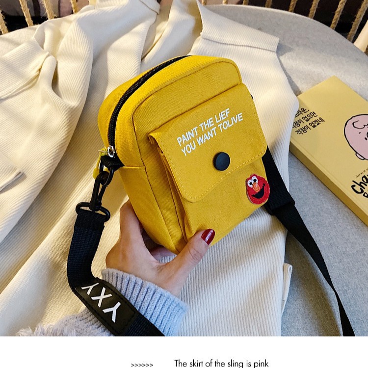 A new fashion bag for girls, a popular canvas bag, a Korean cartoon girl's Instagram crossbody bag, and a small student bag Specification drawing