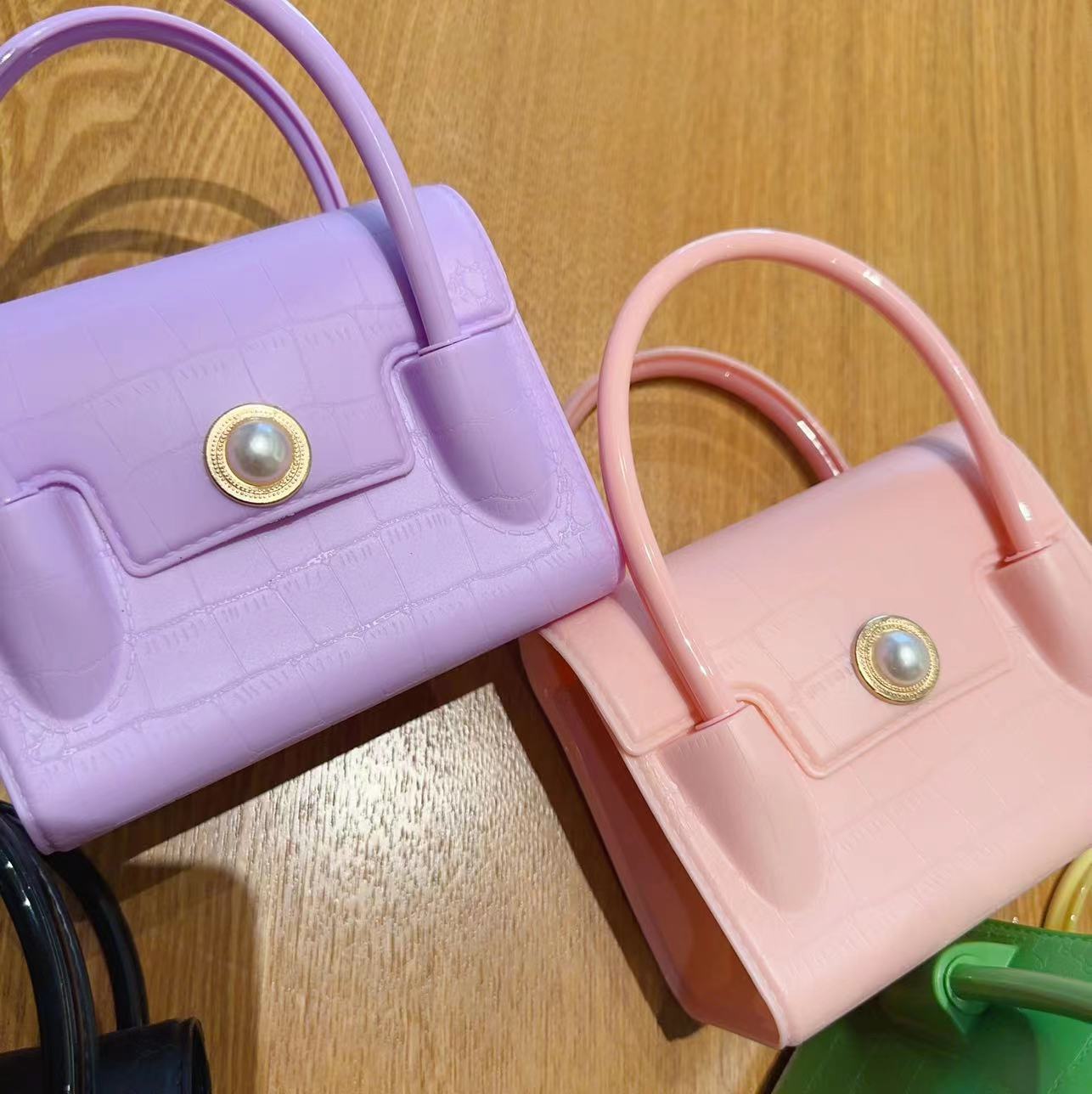 The 2025 new children's bag clothing pairs well with small square bags, handbags, mini crossbody jelly bags, and single-shoulder chain women's bags details Picture