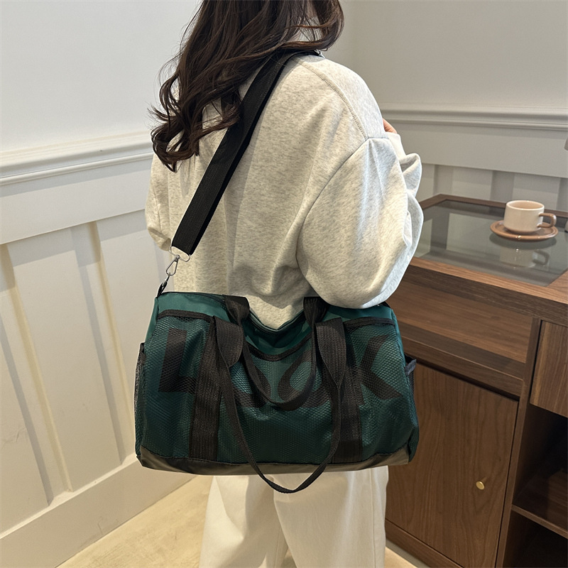 Korean style casual letter travel bags for autumn and winter, new large-capacity fashionable fitness bags, Korean style outdoor handbags wholesale details Picture