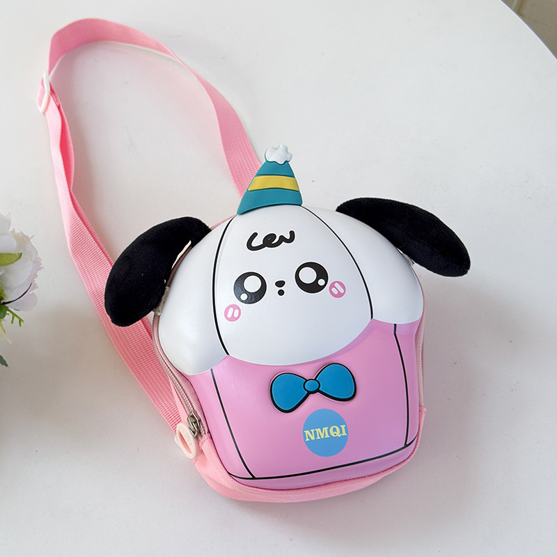 The new children's chest bag features a cute panda and a niche design. The single-shoulder bag for boys and girls is fashionable and trendy in spring. The crossbody bag trend is trendy details Picture