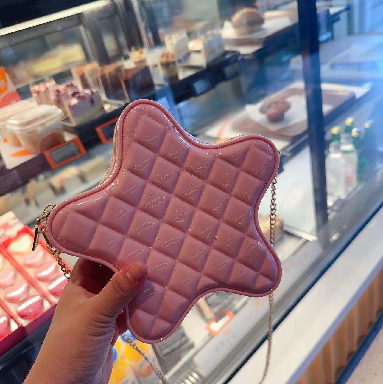 The 2025 new diamond-shaped women's crossbody bag, fashionable chain bag, girlish single-shoulder bag, star bag and cute cartoon bag Specification drawing